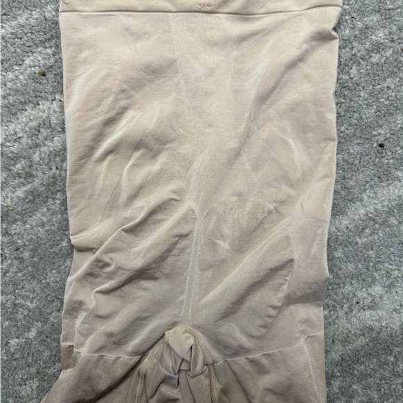 NWT SPANX Shapewear for Women Oncore High-Waisted Mid-Thigh Short - Picture 4 of 9